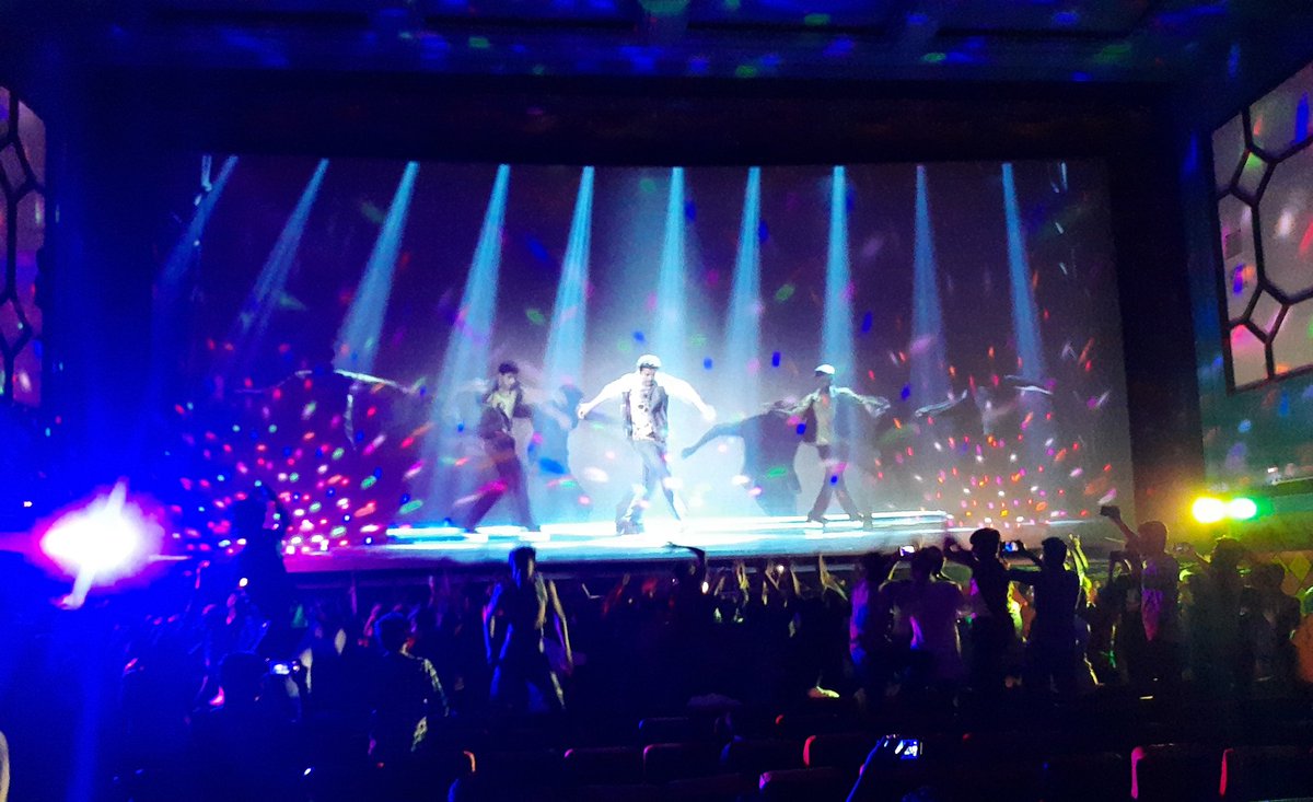 DindigulCinemas's tweet image. #SelfiePulla #KaththiAtRajendra 

@UmaaRajendra 

#29YearsOfVijayism 

#Kaththi #Beast