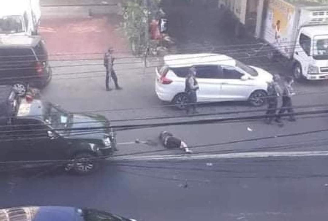 Sarkapaw1's tweet photo. Myanmar Military terrorists are killing the innocent protestors by hitting with the truck 
This is #CrimesAgainstHumanity and the world is still watching U.S. Embassy Rangoon
UN Human Rights - Asia UN Human Rights Council
UN Geneva https://t.co/Vfpm5VgQ1D