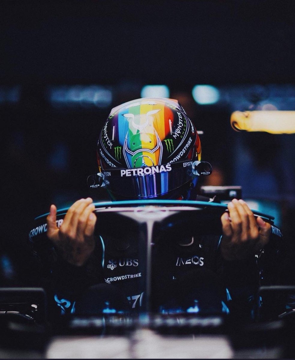 DoreenMorris's tweet photo. That's the whole, entire tweet #LewisHamilton #F1 #HistoryBeckons https://t.co/ccgHEdEFev