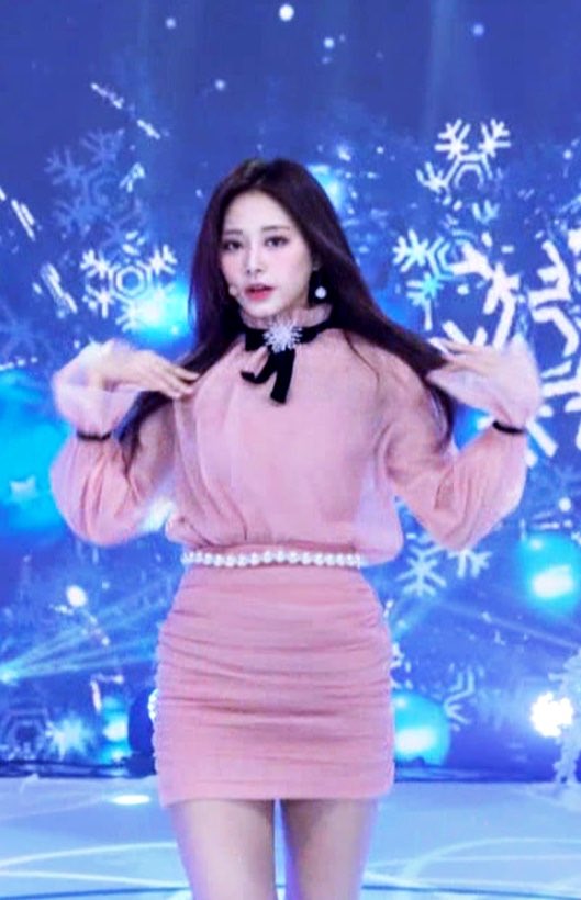 supporttzuyu99's tweet photo. THE MOST BEAUTIFUL WOMAN😍

#쯔위 #TZUYU #ツウィ #จื่อวี #子瑜 #TWICE https://t.co/KrH9TtNFoz