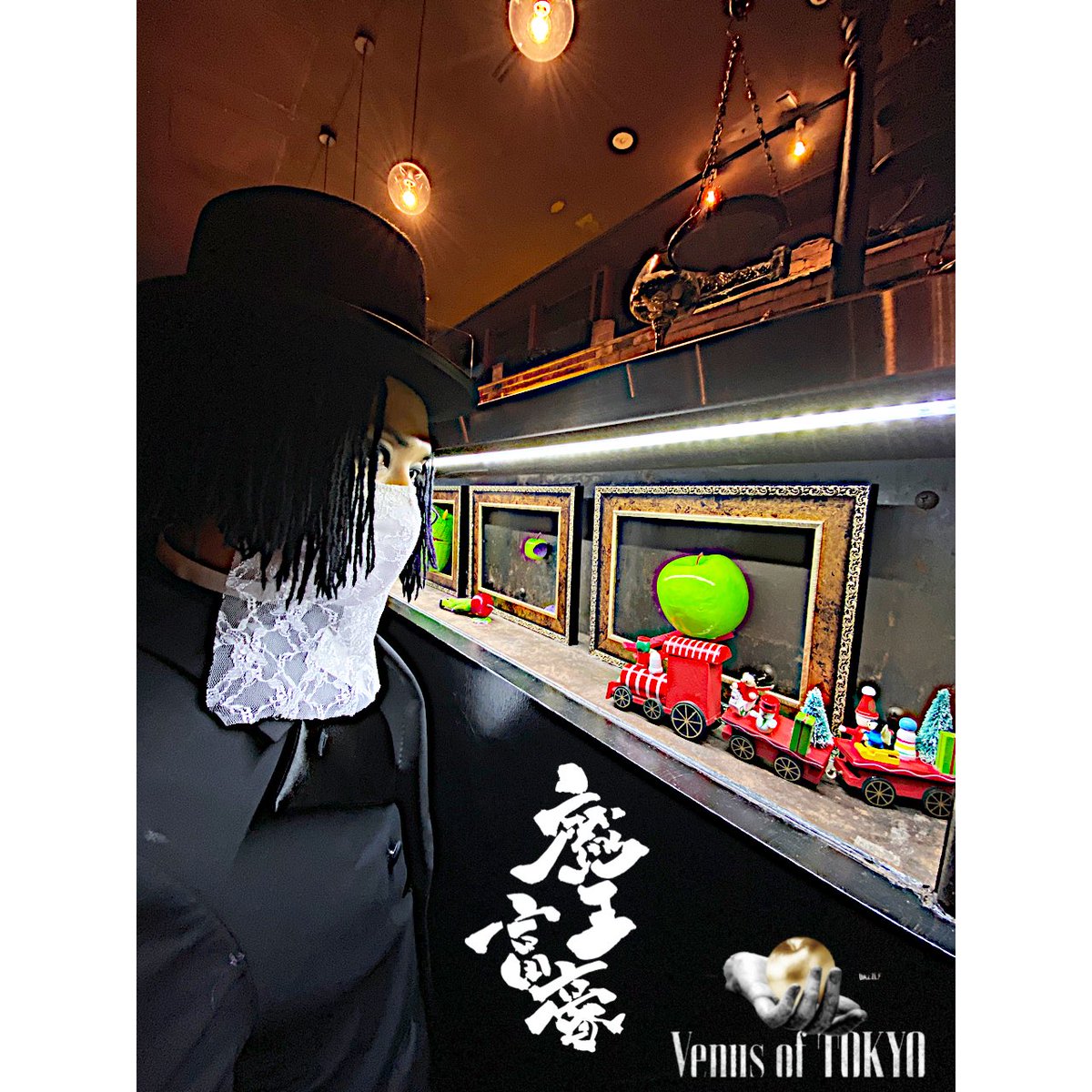 showta_eyamax's tweet photo. #VenusofTOKYO
2公演目の前に魔王撮り
なんか、
だんご三兄弟🍡が、
いる気がするんだけど.......
16:30の回もお待ちしておりますよ💪🔥🔥🔥
#イマーシブシアター
#EYAMAX https://t.co/yplwSHCyRY