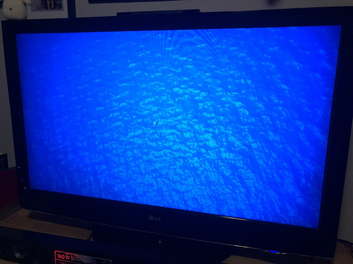 Julio_Vegas's tweet photo. Help! A ver si alguien que juegue al Fortnite puede ayudarme: mi hijo empieza la partida y aparece flotando en el agua. Y de ahí ya no sabe ni puede salir. He probado a cerrar el juego, volver a empezar y nada ¿Alguien puede decirme que hacer? #SOSFortnite https://t.co/Ixdjhxnj0a