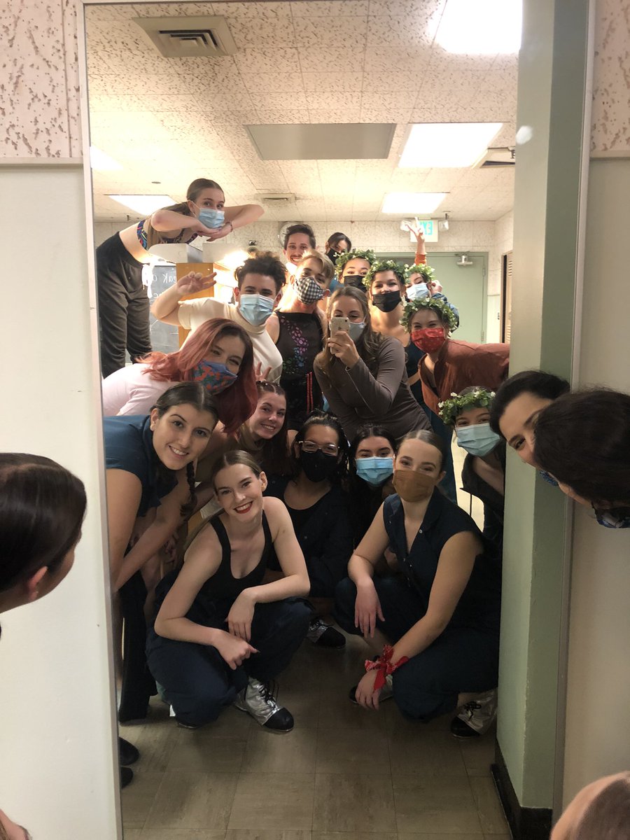KendyllMarie_'s tweet photo. I truly can’t say it enough, I love this cast💕 ft. The iconic mirror photo… college edition https://t.co/JAeeYgF94C