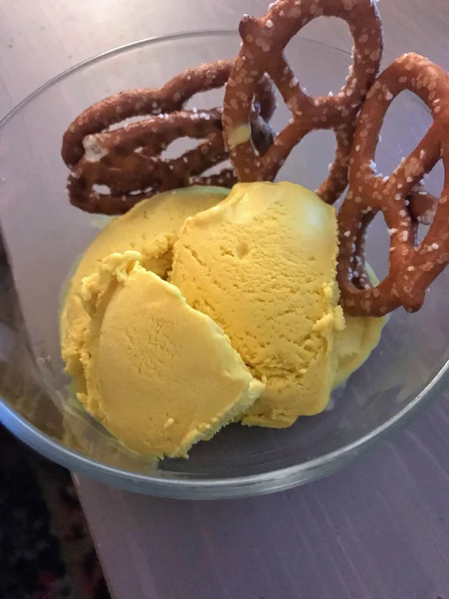 jerome_demarcus's tweet photo. @jeromedemetris1 I have ice cream. Fucking fake. https://t.co/PsnQli5K5y