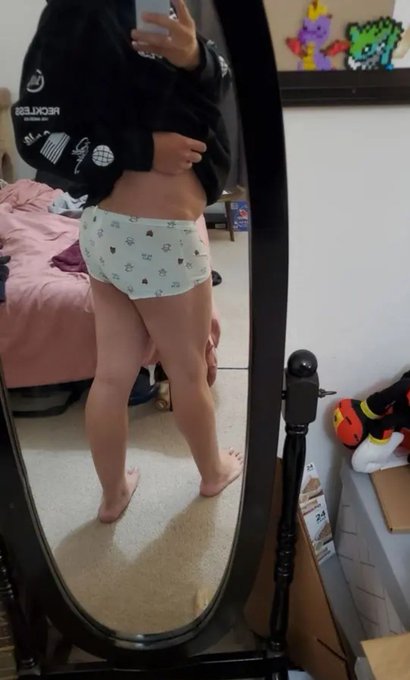 1 pic. I got some undies https://t.co/dRHMEEwC9Q