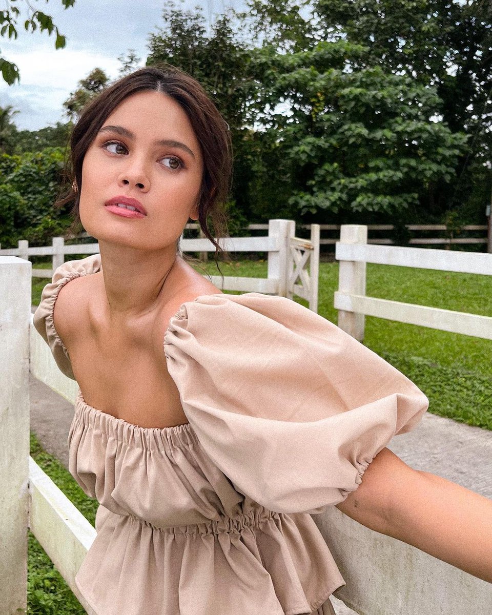 leilasarmy_ph's tweet photo. repost from robbiepinera • Blue skies ahead ☁️ with leilalcasid 
Hair by markfamilara 
Make up by me #makeupbyrobbiepinera https://t.co/8oJ8Xoe6mz