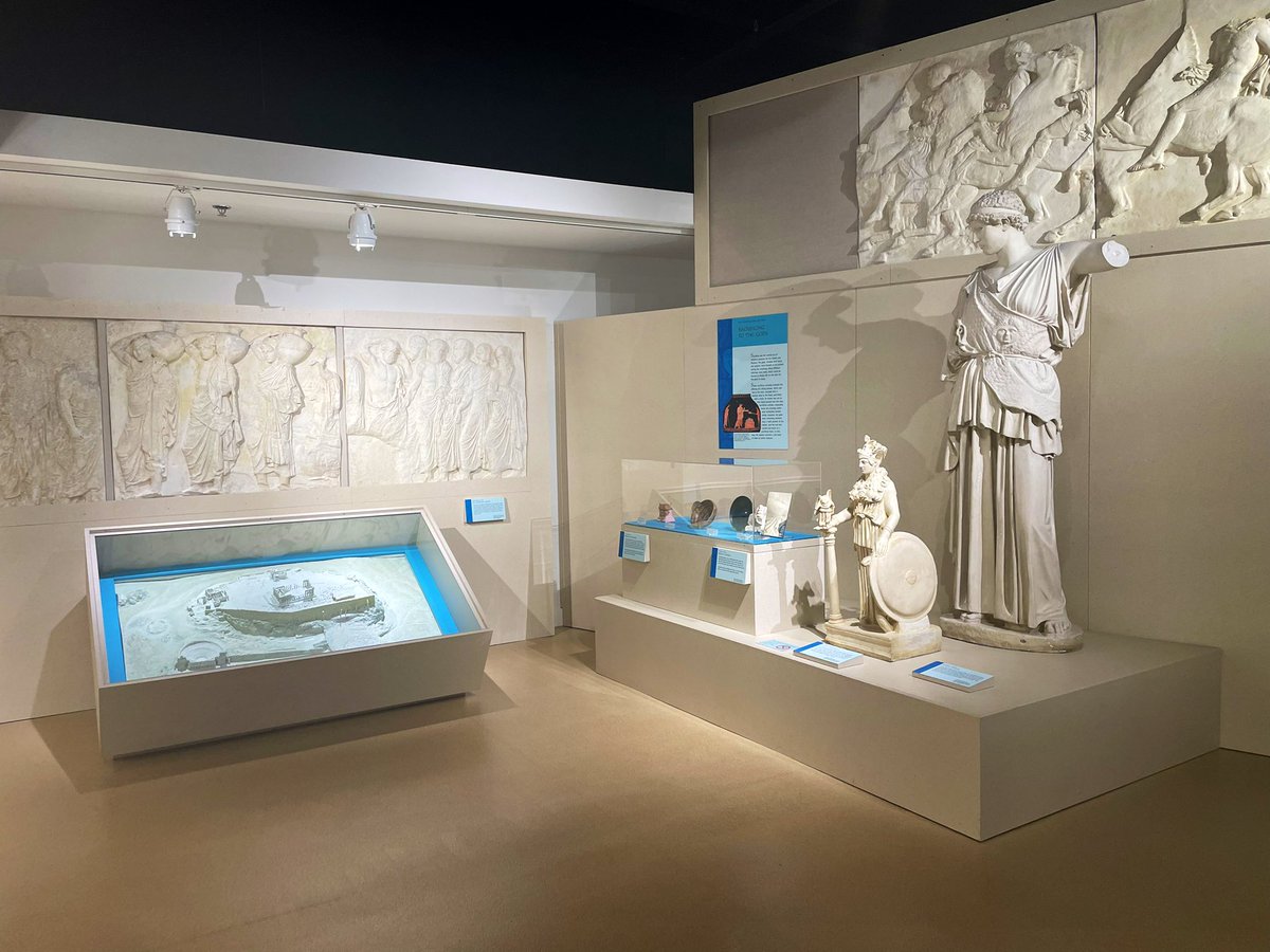 GreeceInChicago's tweet image. Visit to the Department of Classics at @Illinois_Alma today. The English taught study programs in #Greece and cooperation on cultural events at the centre of our constructive discussion. Thank you, Provost Andreas Cangellaris, for hosting us. #studyingreece #studyabroad