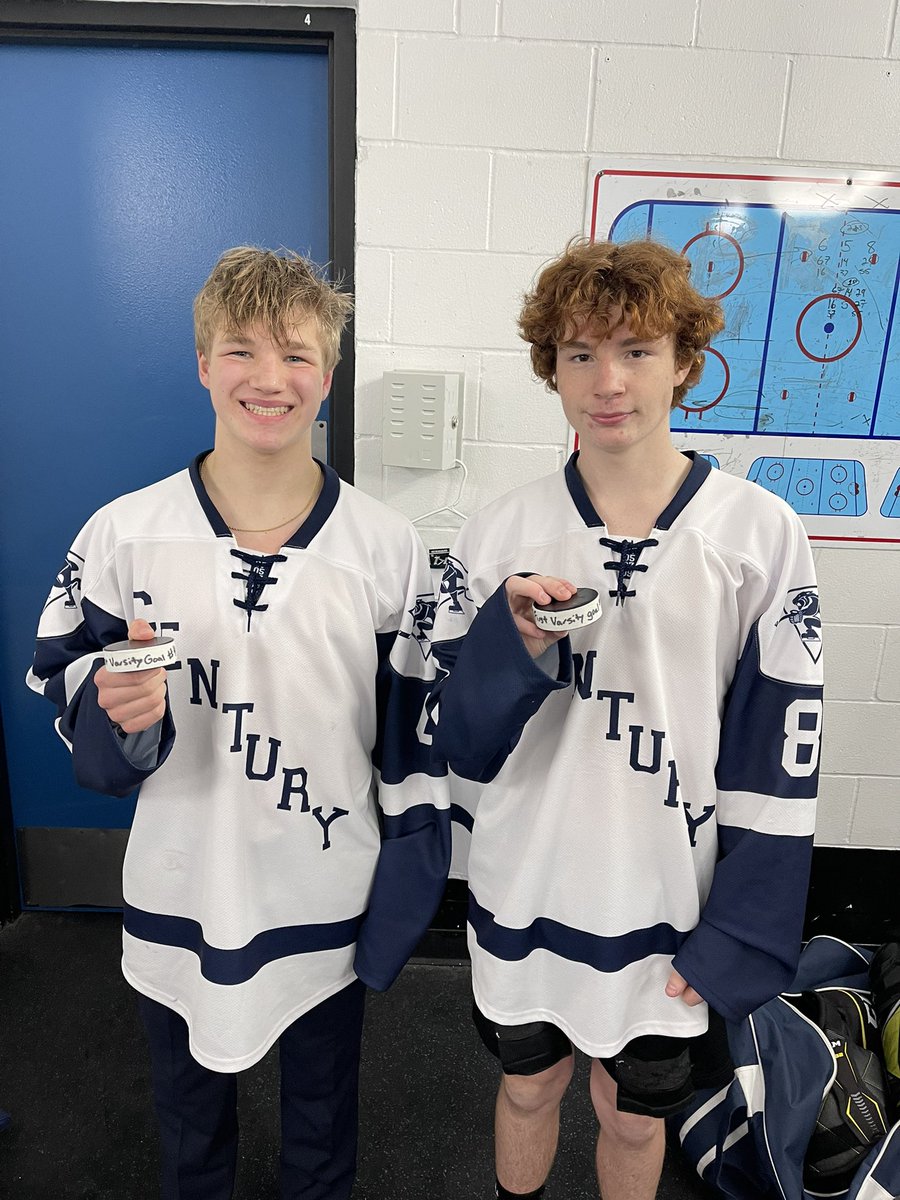 PantherHockey97's tweet photo. Congrats to @BennettPronk_8 and @JonathanBurmes1 on first varsity goals! @Branigann16 with first win! https://t.co/5LBBVIGazB