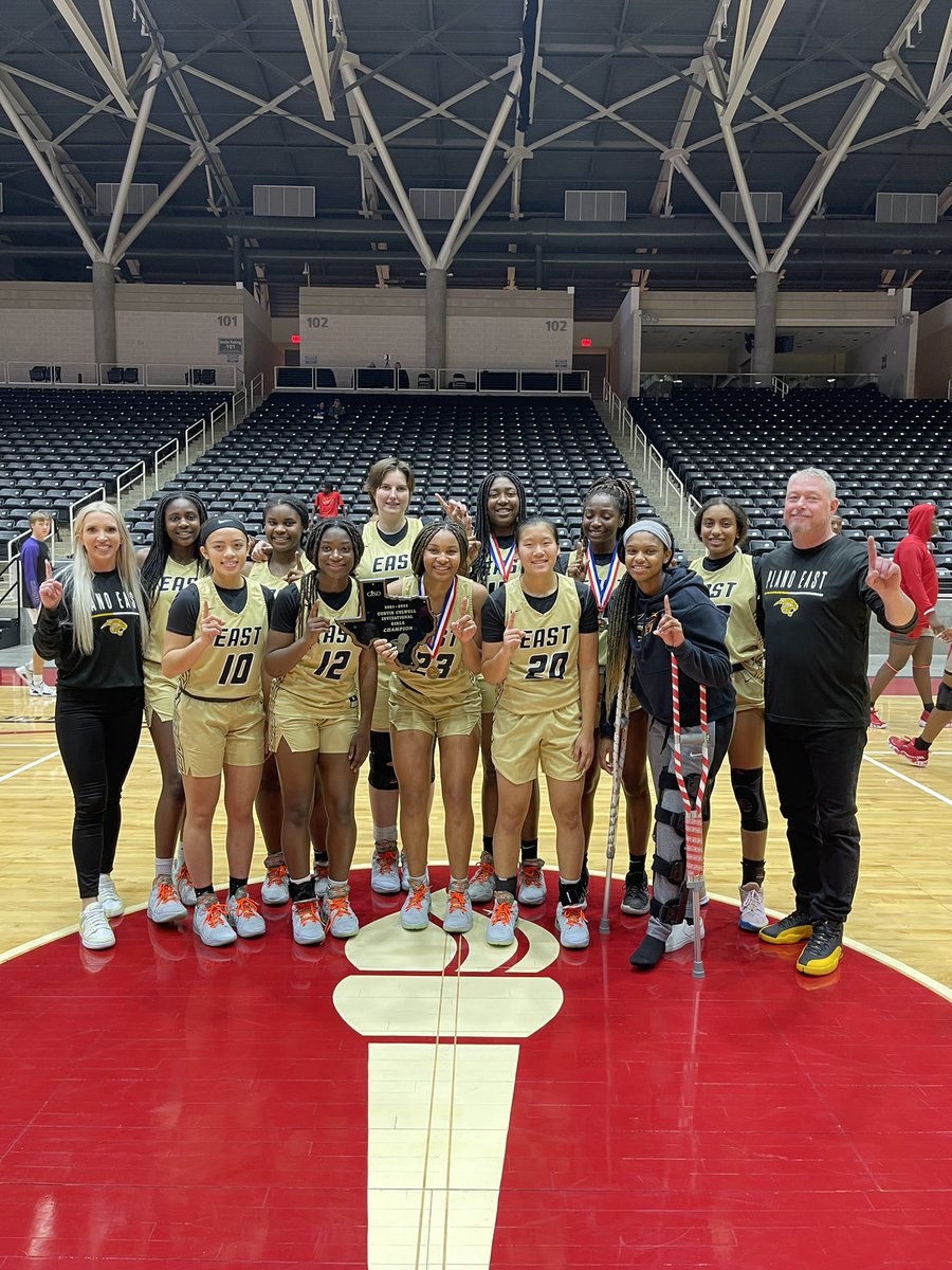 DC Queens 2022 White tweet media