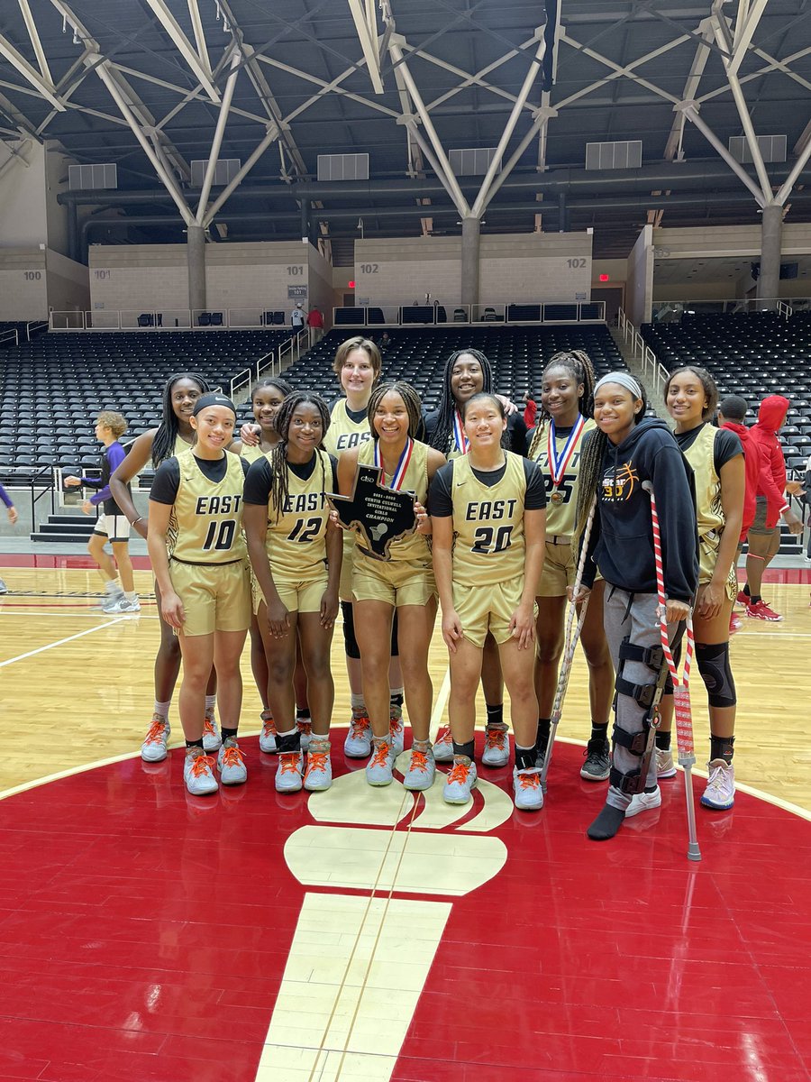 DC Queens 2022 White tweet media