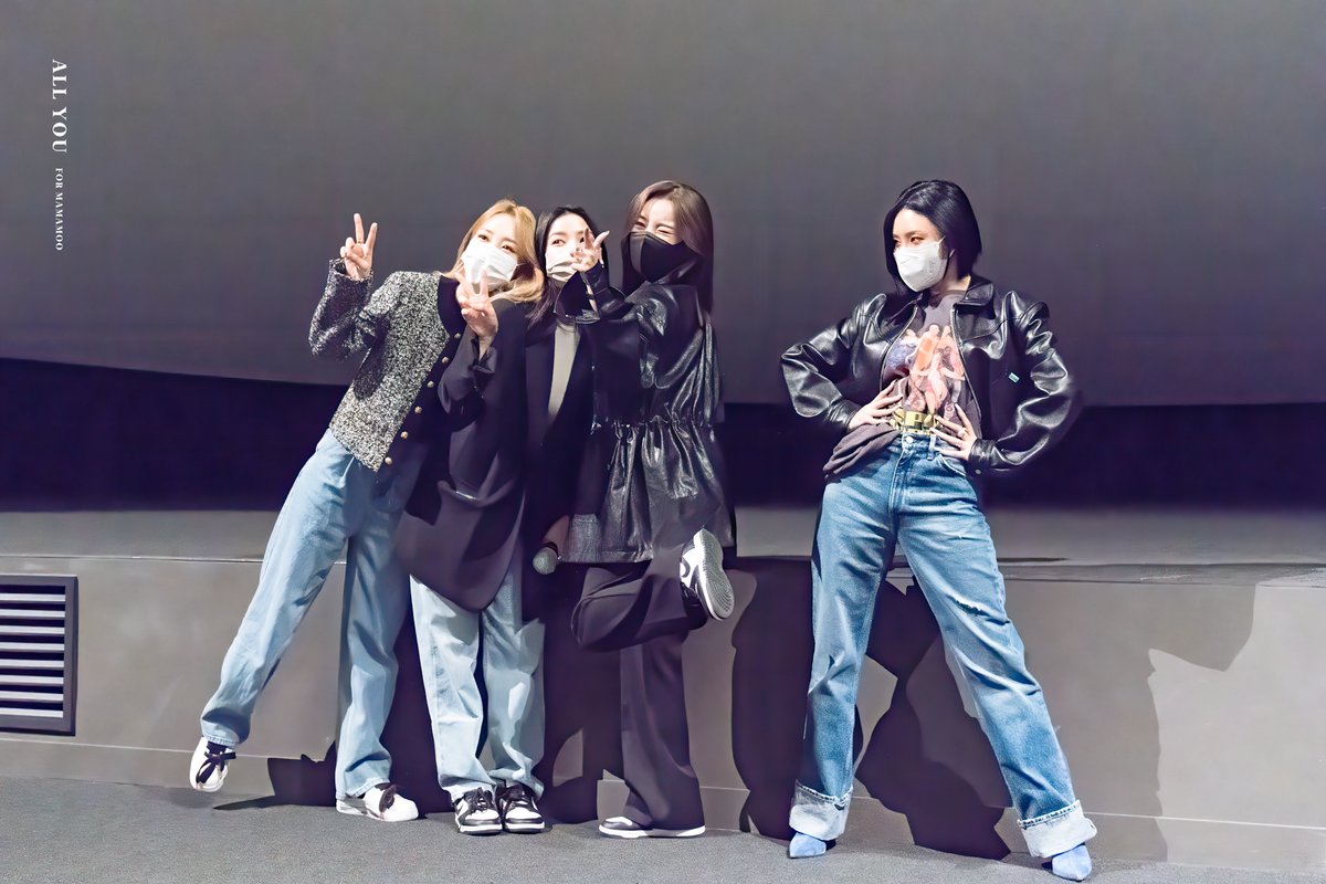 MMM_AllYou's tweet photo. 211204 WAW 콘서트 더 무비 무대인사

짜짜 박박 사랑해💗

#마마무 #MAMAMOO #솔라 #문별 #휘인 #화사
#SOLAR #MOONBYUL #WHEEIN #HWASA https://t.co/4VpBhTZLwy