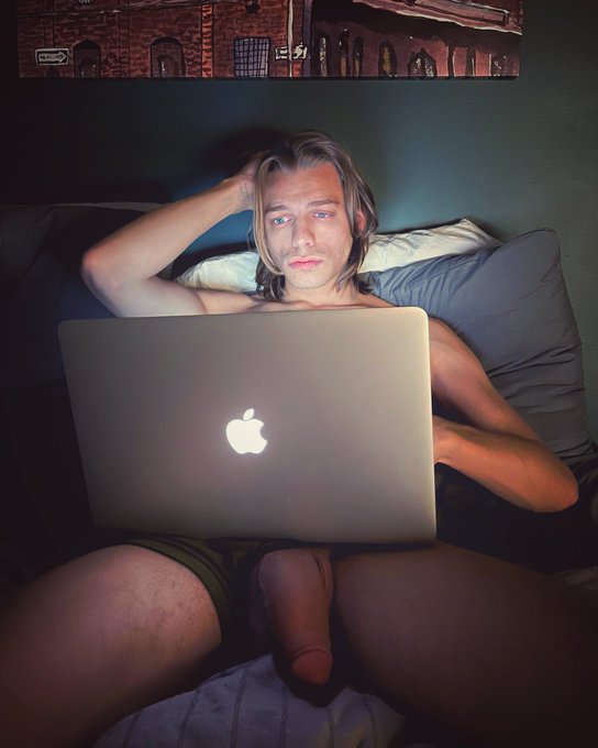 Watch Leo Louis's leaked NSFW photo on TwXstars