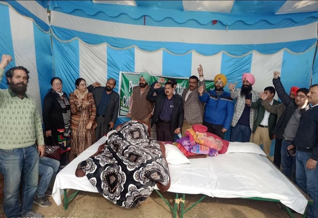 mpkaushal's tweet photo. @pcctu_t  @BhagwantMann @ArvindKejriwal @WithUBS Where is AAP? AAP is busy in making political statements to get votes. Absolutely No focus on higher education#Educators on Roads#AAP leaders are sleeping. https://t.co/vqzp3u25hM