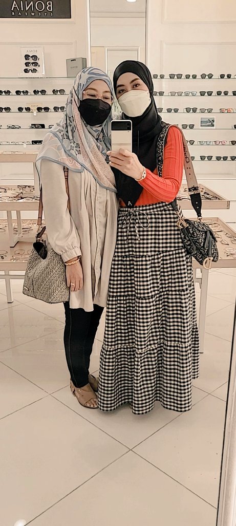 LyndaZarith's tweet photo. Me n my sistur ngengsot.. 😜🤪😝
#394days https://t.co/tlTxnVPt9o