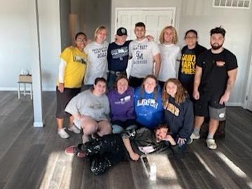 USM_Swimming's tweet photo. Spire Swimmers spent the day giving back.

Respect-Excellence-Community-Justice

A tremendous day living our values by contributing to our community:
-Feed the Need in am 
-volunteers at a HS meet in pm
-painting all day
@USMSpireWire @LVTSportsGuy @CampusUsm @USM_Athletics https://t.co/UsvsggRYaj