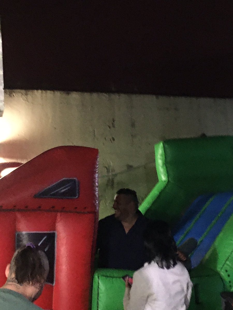 ariwi2010's tweet photo. @Alejandro_Vioki  fiesta fest https://t.co/0LifSXeppD