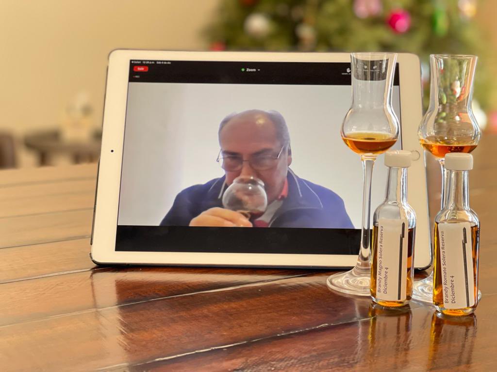 ginasommelier's tweet photo. Hoy una interesante sesión en el Diplomado @DestiladosASM sobre Brandy de Jerez con el director de la Academia Mexicana de Sommeliers Lic Luis Cárdenas Barona https://t.co/DavrRMQdxk
