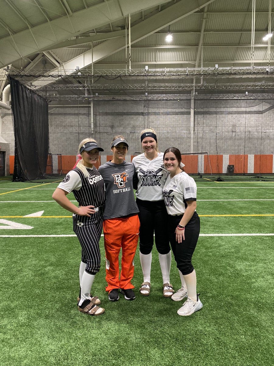 Had a great day <a href="/BGSUSoftball/">BGSU Softball</a> camp today! Thank you <a href="/CoachSWillis22/">Sarah Willis</a>, @CoachFentonBG and all the players for the instruction! Go Falcons!
<a href="/The05Thing/">Ohio Outlaws 05 National-Leggins</a>