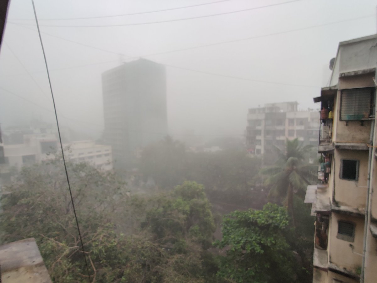 Sanket560's tweet photo. Foggy Morning in Mumbai😍
#MumbaiCity #WinterIsComing #Chillout #HillstationVibes https://t.co/KPG8h4wb6u