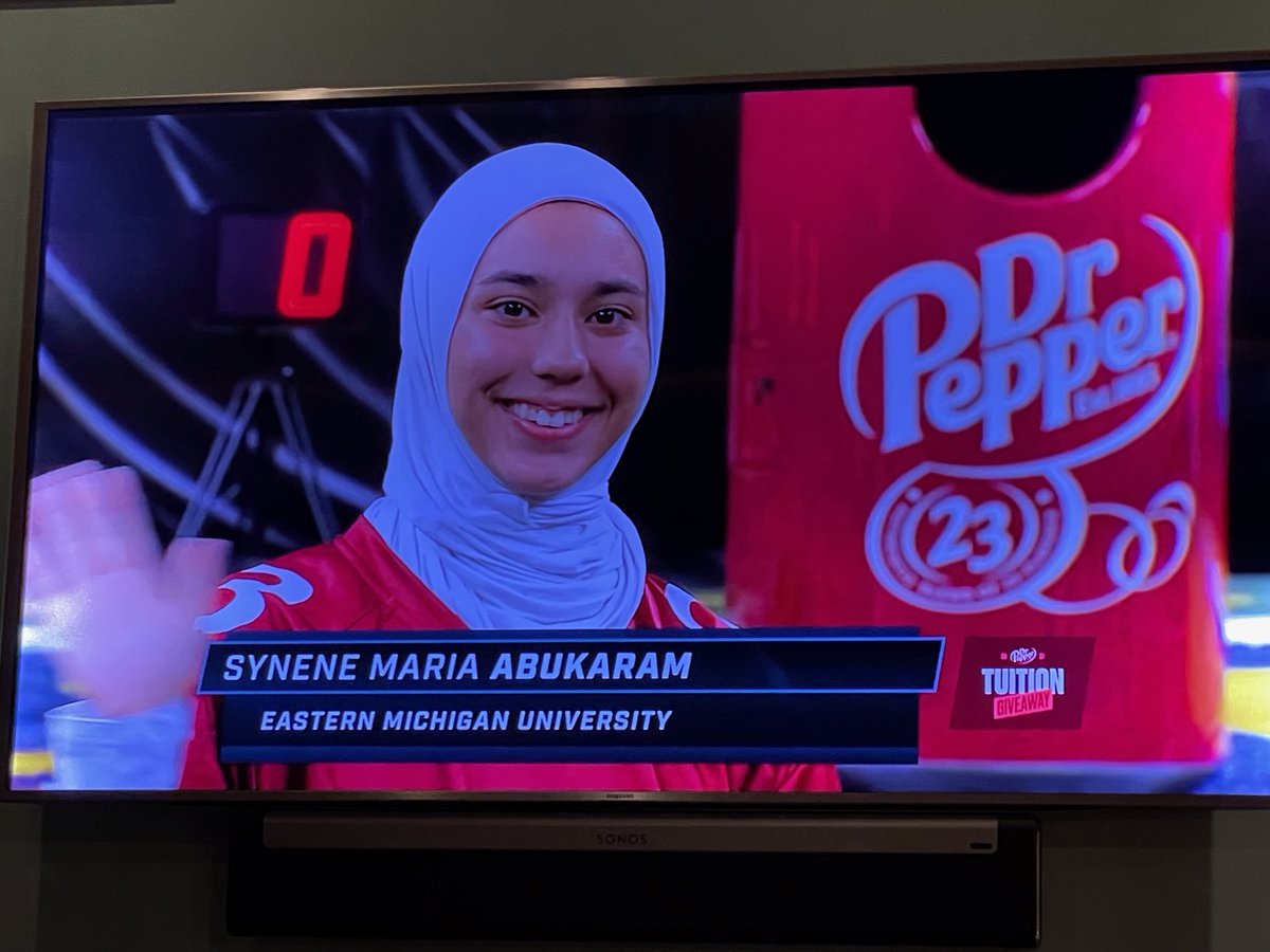 EasternMichU's tweet image. Eastern Michigan University student wins $100K during halftime Big 10 Championship! #EMU #TRUEMU #DrPepper #Big10