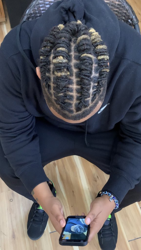 251locs's tweet photo. ᴍᴏʀᴇ ɪɴ ʟᴏᴠᴇ ᴡɪᴛʜ ᴡʜᴀᴛ ɪ ᴅᴏ ✨ #QuickStyle #NoRetwist #NoProduct #NoGel #NoDryer #FuckFoam #FrizzCleanUp https://t.co/0Eyd5z1Puy