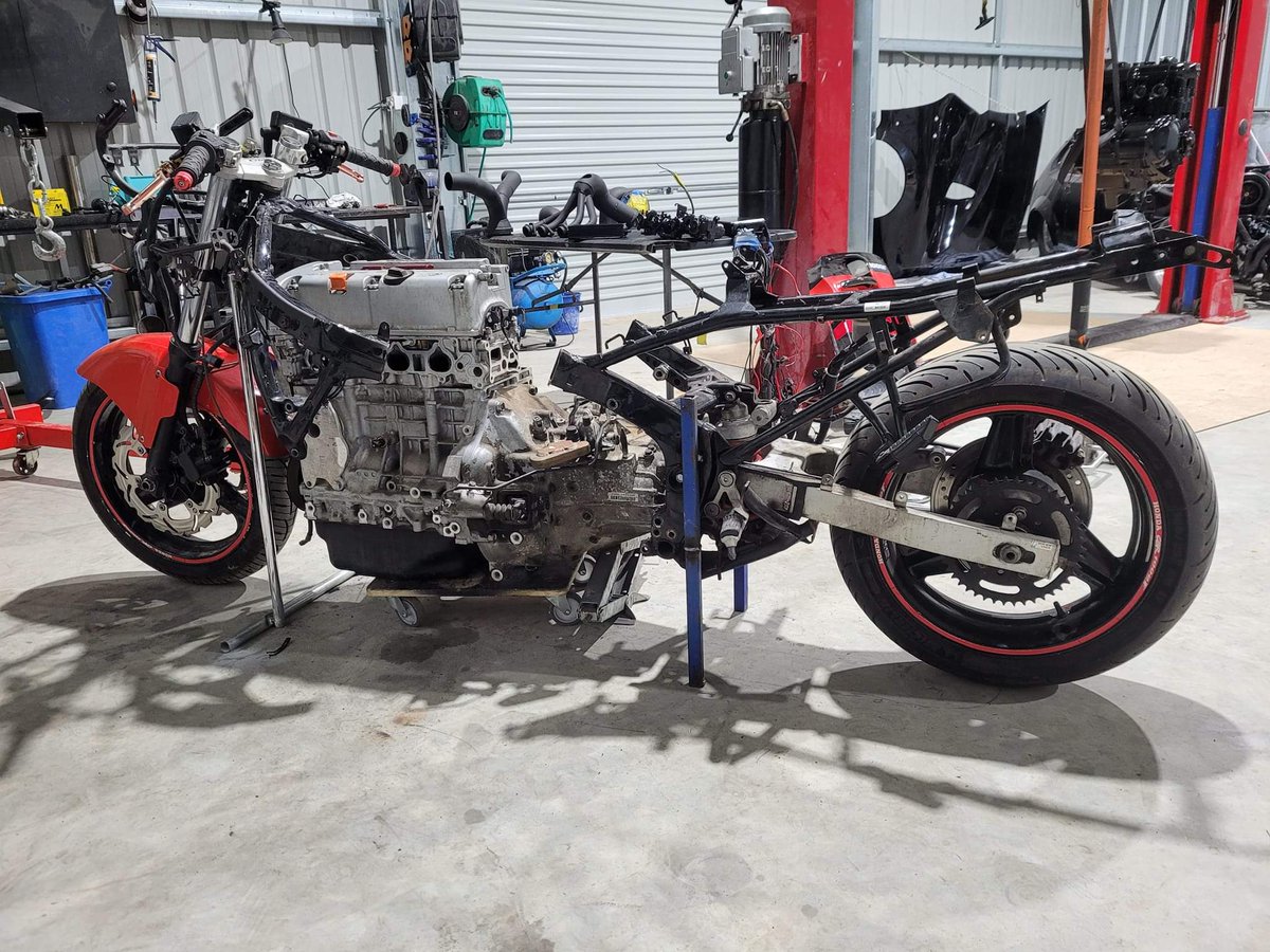 Fuelgarden's tweet photo. When you have a death wish but VTEC is life. Custom motorcycle with a Honda K24 with plans to make 1000+hp. | #FUELGARDEN 🇲🇾

#honda #k24 #vtec #motorcycle #engineswaps #jdm #bikeculture #carculture https://t.co/AUH2Vkwsfd