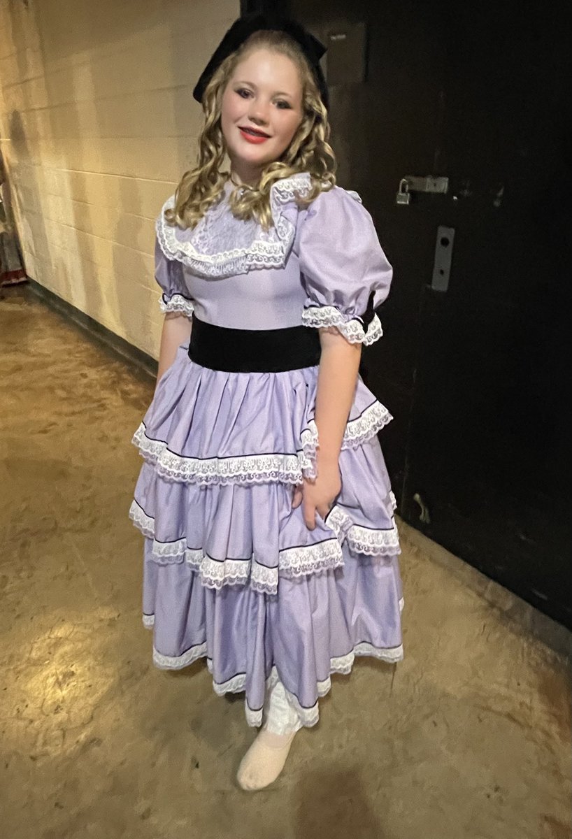 hbyrd29's tweet photo. Behind the scenes tonight with my dancer! #nutcracker2021 https://t.co/8tXHsfBYMg