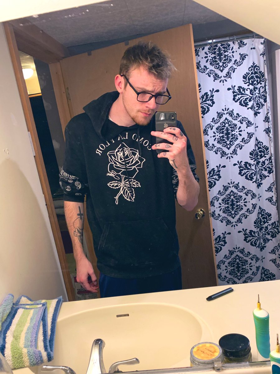 RECXNCY's tweet photo. What 2 years of sitting at a desk grinding @playapex and designing turned into.. I’m a nerd now 🤓
#nerdneck #nerd #gamerglasses https://t.co/tkrVm86XQb