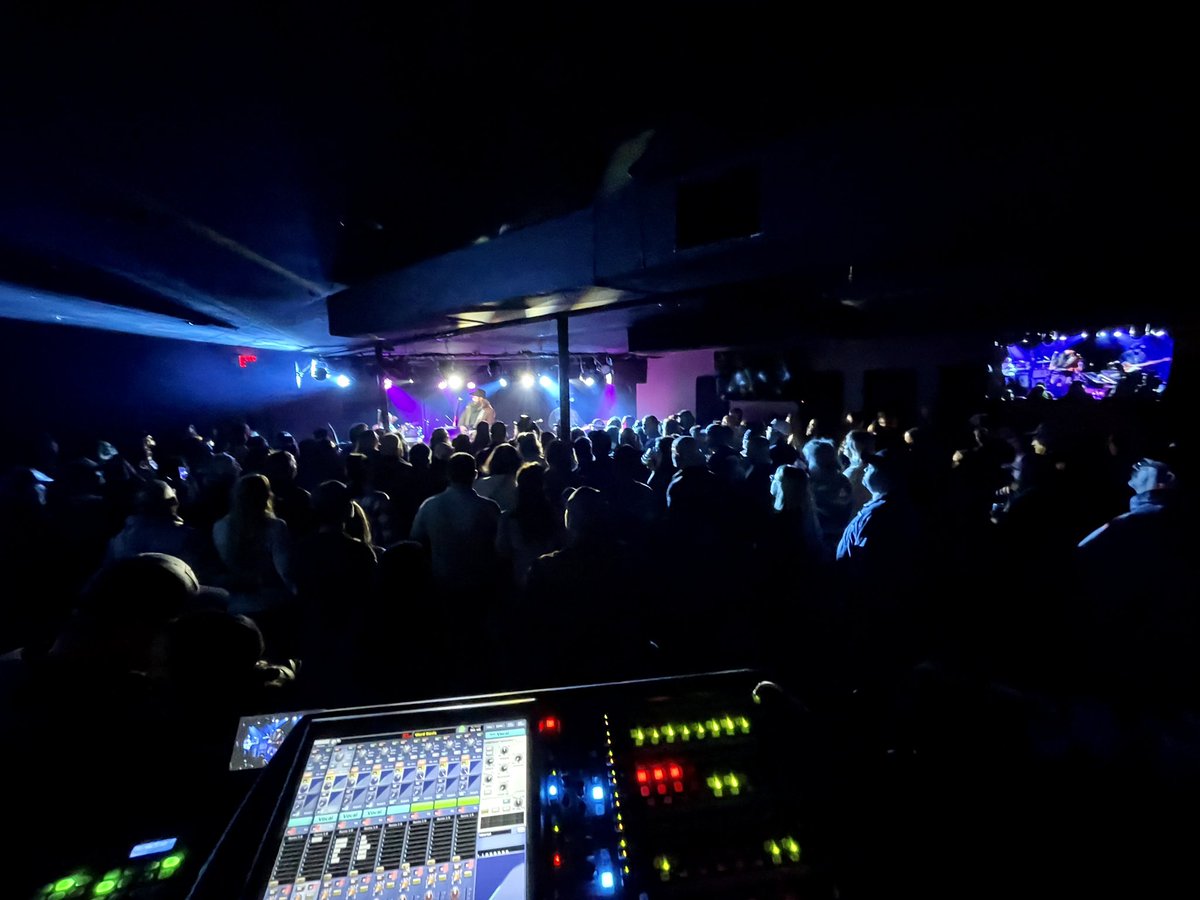 Tonight was incredible! I can’t wait for the next show! I think I’m falling in love with this board. It does everything I want it to do… and things I didn’t even know I wanted… ❤ ❤ ❤