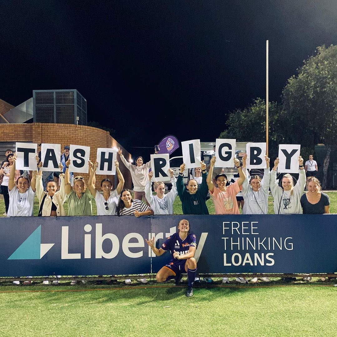Purple recognise purple 🟪 

How good is our cheer squad from last night’s thrilling <a href="/PerthGloryFC/">Perth Glory FC</a> win! 

#foreverfreo
