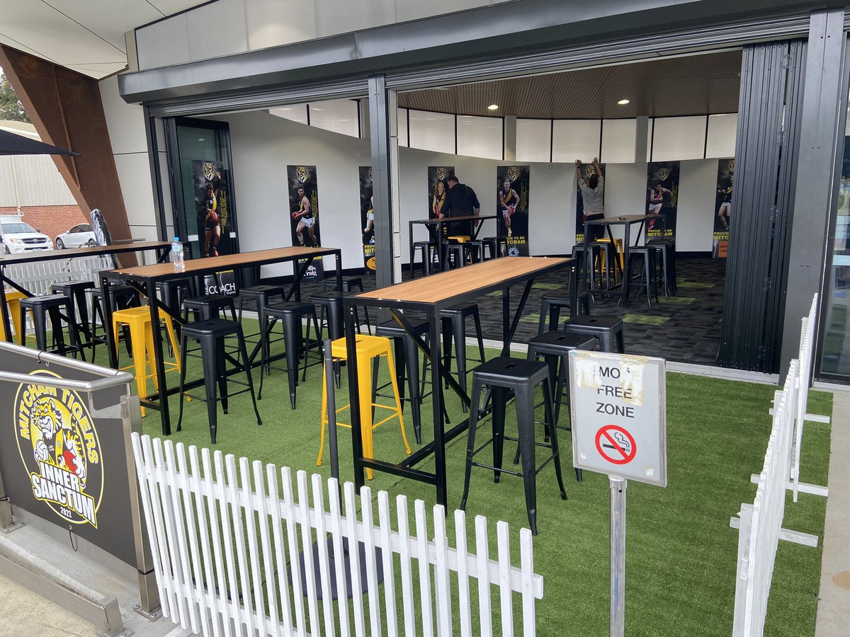 MitchamFC's tweet image. An Excellent day yesterday at the sponsors /  inner sanctum pleasant  Saturday afternoon .. Over  70 guests enjoyed a great day in the sports bar / out on the deck, which more resembled the bird cage at the races. #strongandbold