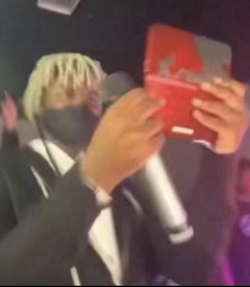 xviijaaa1's tweet image. wtf does this nigga ken carson be doing at the carti shows 😭😭😭😭