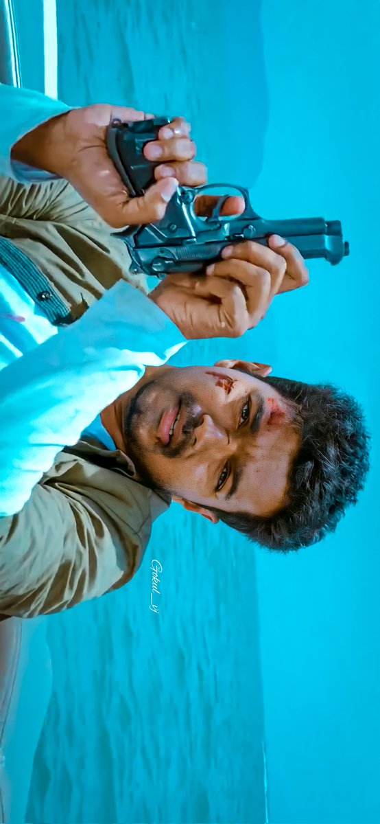 ThuPPakkI 🔥🔥🔥

#Beast <a href="/actorvijay/">Vijay</a>