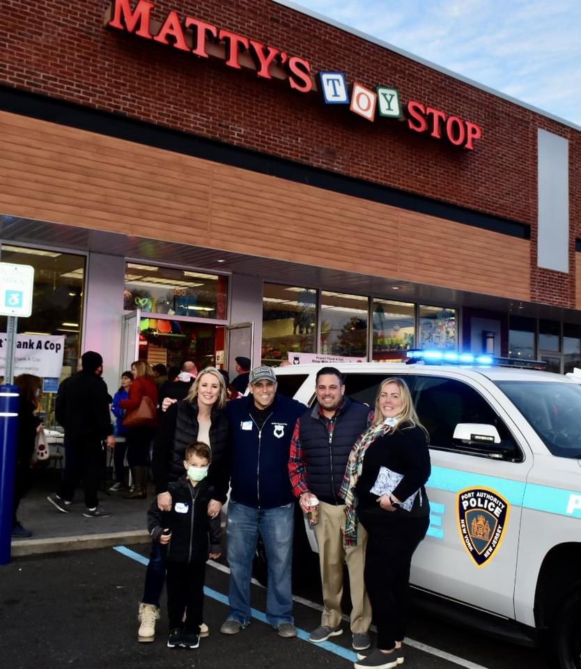 ANTHONYDESPO's tweet photo. #PROJECTTHANKACOP has done it again - smiles on kids faces!
w/my #lawenforcement family for an incredible event - children come @MattysToyStop, pick toys for themselves & kids spending holidays @NorthwellHealth Cohens hospital. https://t.co/u1ergD3EpC