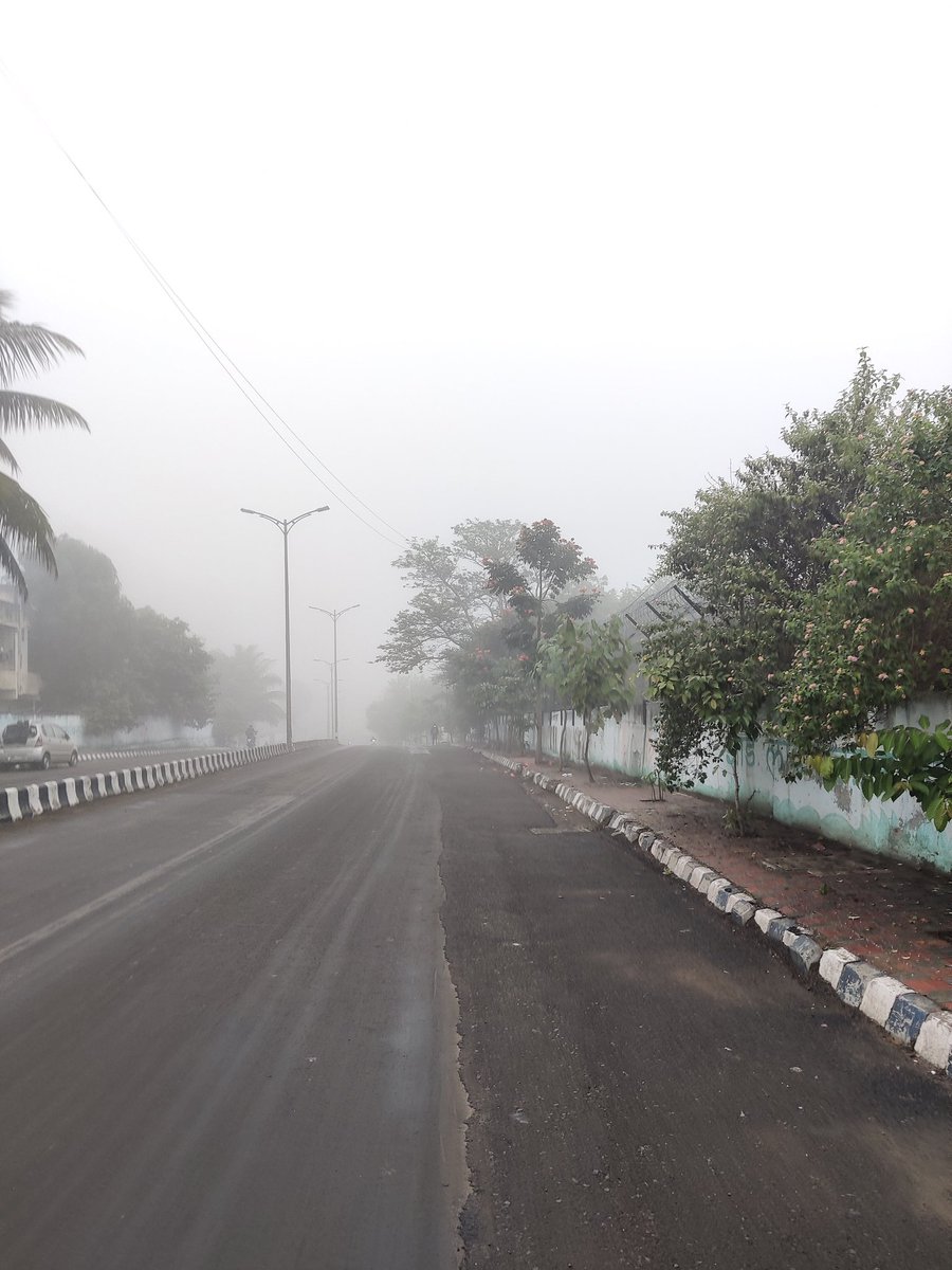 aishwarya_fifi's tweet photo. Reminds me about the fog I saw in my past birth 😈
#PuneWeather #Pune #punefog https://t.co/TKSLumjmvZ