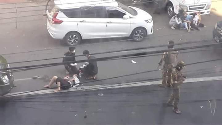 miN13700's tweet photo. Terrorist military forces stormed a protest rally in Yangon's Kyimyindaing this morning, killed at least 4 youths, arrested at least 5 youths including the injured &amp; took them to interrogation without giving medical treatment.
#HelpMyanmarIDPs
#Dec5Coup
#WhatsHappeningInMyanmar https://t.co/Sbr12OY2Vn