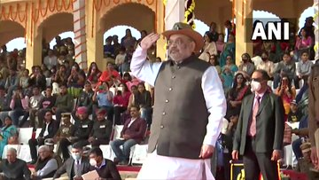 tv9gujarati's tweet photo. Jaisalmer | Union Home Minister Amit Shah takes part in  BSF's 57th Raising Day celebrations https://t.co/0gU2Wz5C4o