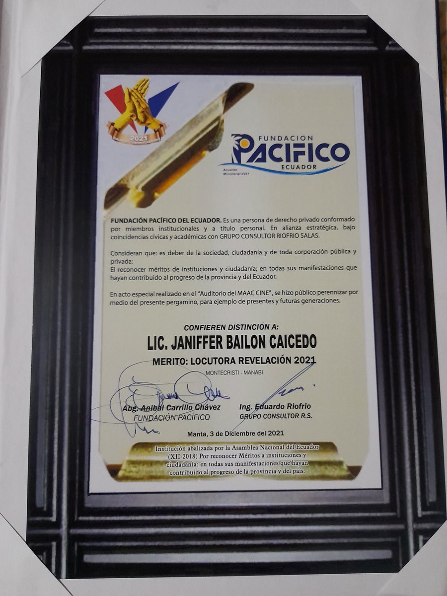 JenifferBailonC's tweet photo. Premios Aplausos Ecuador 
LOCUTORA REVELACIÓN 2021❤
Gracias Fundación pacífico del Ecuador por este primer premio de muchos más que vendrán.

#medios #tvnacional #radio https://t.co/jAsqyBAAfj