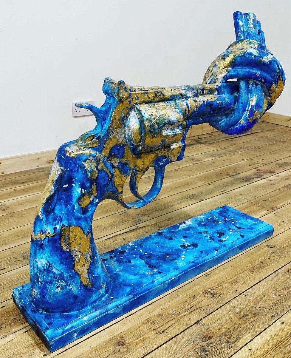 CONGRATULATIONS 💙

We have sold our first sculpture of my version ‘OCEAN OF LOVE’ 

Thank you @singulartofficial for giving us the exposure world wide. 

All profits made go directly to the Non Violence Foundation 

THANK YOU 

#art #nvp #knottedgun