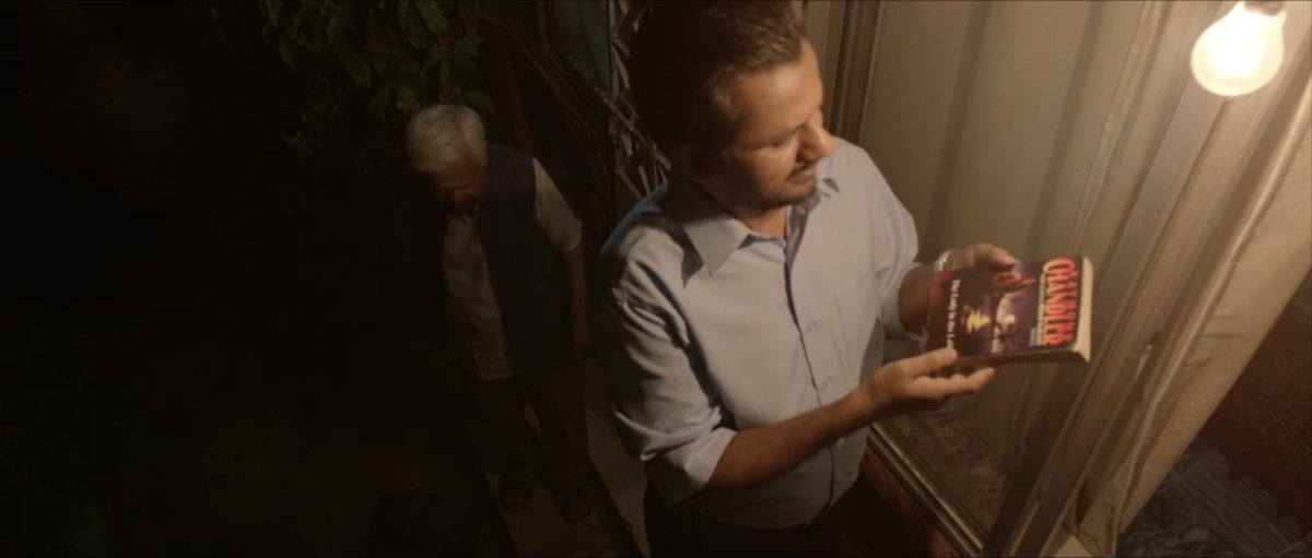 books_in_movies's tweet photo. The Lady in the Lake by Raymond Chandler in @iamnm's #Pune52 (2013).

#BooksInMovies https://t.co/oIRoDyMr7h