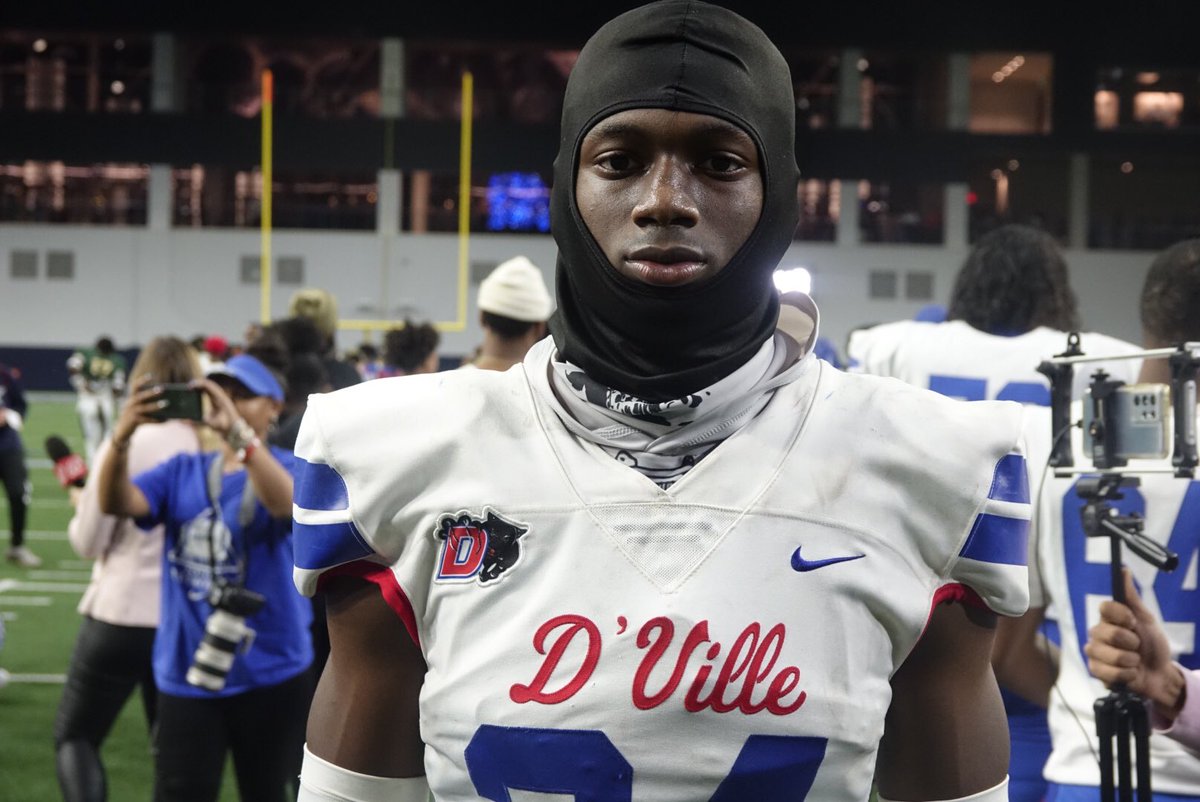 NickHarrisFWST's tweet photo. Duncanville (Texas) 2024 S Ka’Davion Dotson has been lights out during the playoffs against solid offenses.

Really strong in coverage for his age and is setting himself up for a HUGE off-season.

Offers from Arkansas, TCU, USC + 5 more. https://t.co/yuFrhz7jay