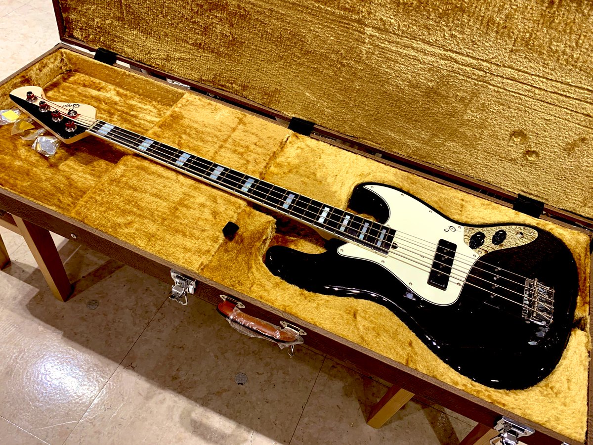 daison_againz's tweet photo. 久々のMy New Gear...

Sago Tabuchi Mk-II(semi-custom)

田淵さんが好きすぎるが故にw
現行モデルMK-Ⅱをファーストモデルの黒にしました。インレイは趣味←
また、Sagoさんのご好意によりPUが最新のもの搭載…！やばい。

島村楽器(@shima_urawa) 様、ありがとうございました！

#Sago #ベース https://t.co/pmeHuXs3Ck