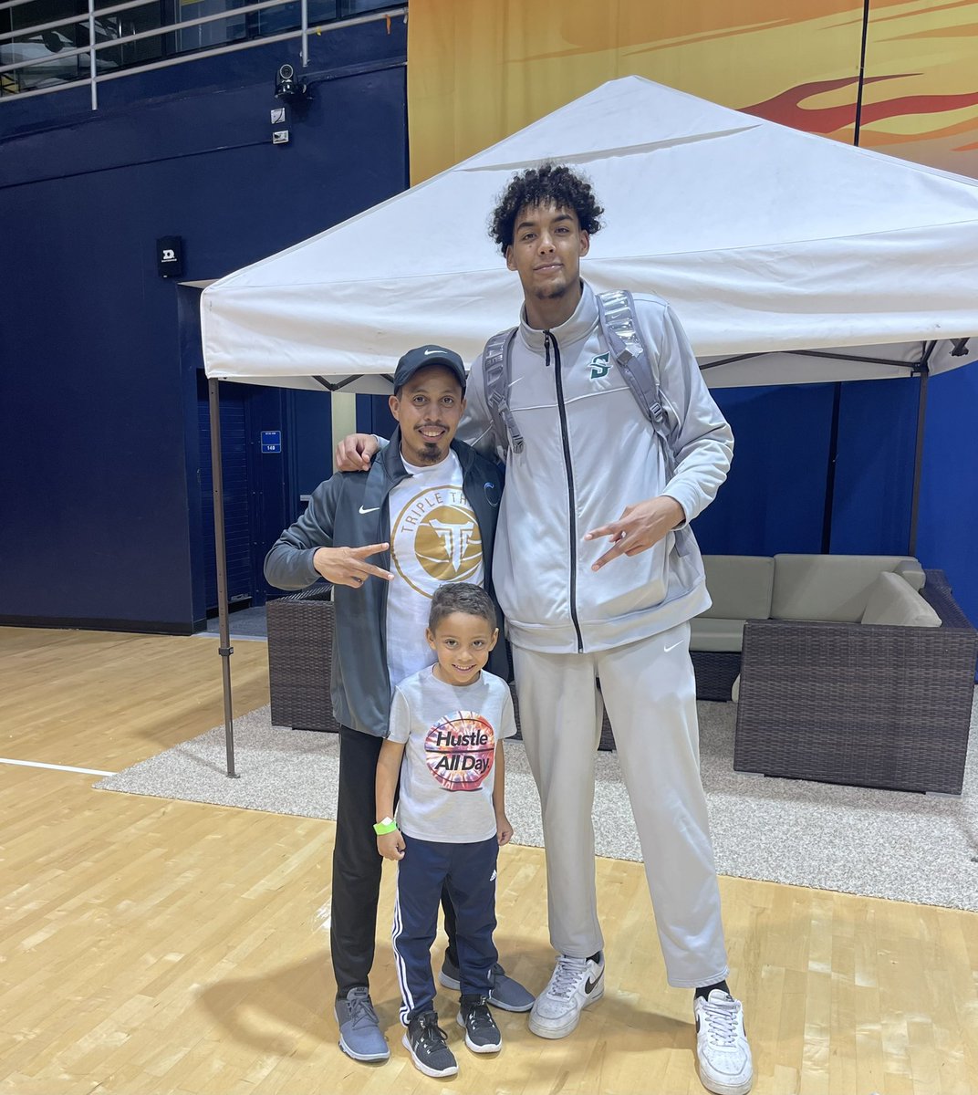 MIATripleThreat's tweet photo. Always great to see our #TTPalumni striving🙌🏽 Proud of our guy @aubinooo💥
KEEP GRINDING‼️
#TripleThreatPrep #Alumni #TrustTheProcess #NoGrindNoShine #GottaLOVEit https://t.co/OkGBZjFhjw