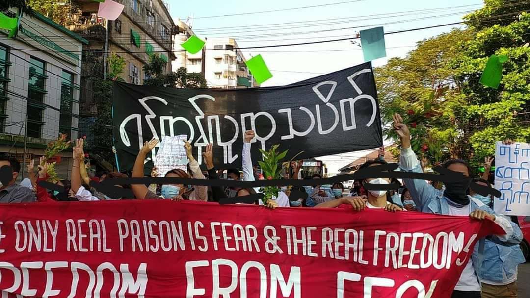 lacquerbreeze's tweet photo. The SAC brutally utilized SAC vehicles opening gunfire and slamming the protest in #Yangon ‘s #KyiMyinDine. At least 10 casualties, including DEATHS were seen. 2 women and 5 men were abducted so far.
#HelpMyanmarIDPs
#Dec5Coup 
#WhatsHappeningInMyanmar https://t.co/WirShA5p61