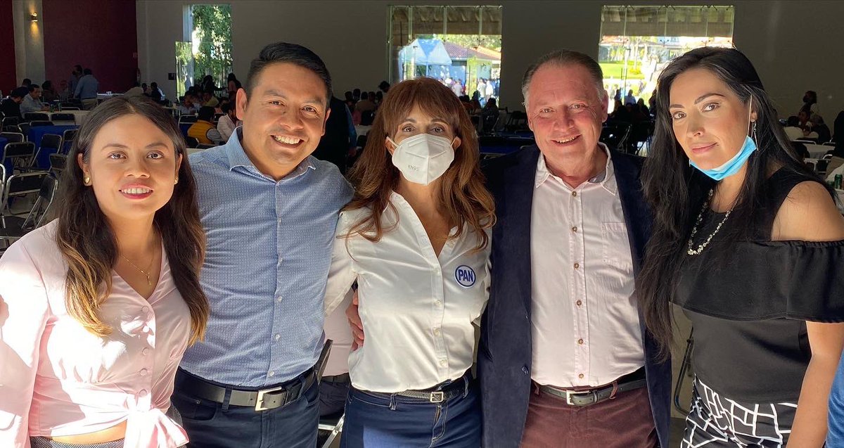 EdwinMoraMX's tweet photo. Hoy fue un buen día  y celebramos  por  el triunfo del PAN del estado de Puebla. Un gusto saludar y coincidir con muchos amigos de batallas.
@eduardorivera01 @Augustadrh  @MarcosCastro40 @NestorGordillo https://t.co/r7piaptEsN