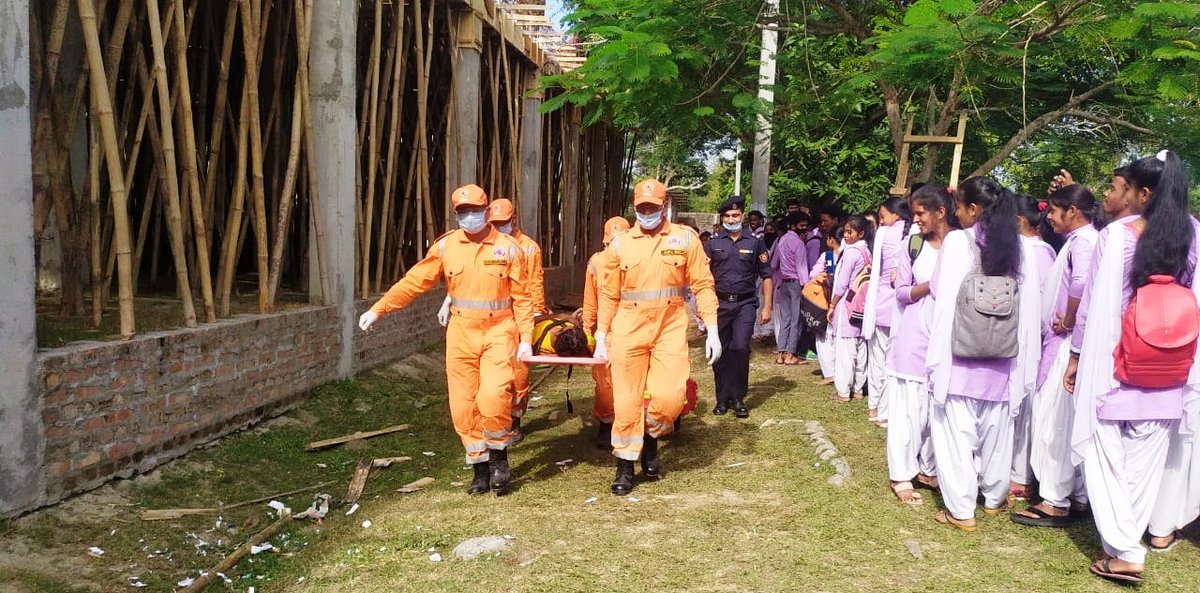 01NDRF's tweet photo. 1ST BN NDRF GUWAHATI
#NDRFconducted Mock Exercise cum Exhibitionat at Manikpur Anchalik college, District- Bongaigaon, ASSAM. 
#OnDisasterManagement 
#DisasterPreparedness
@himantabiswa
@AtulKarwal
@NDRFHQ
@3c4c85bbac99475
@dcbongaigaon
@PIBAgartala
@ANI https://t.co/TXlZXaac8Q