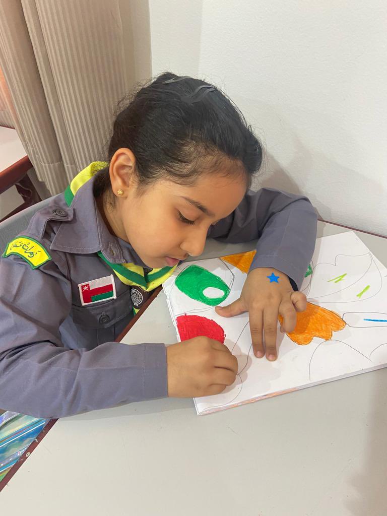 alraneemschools's tweet photo. Year 3 students have been learning to create some lovely abstract art work. #abstractart #art #alraneemschool #art_class #coloring #Steam #funlearning #internationalschool https://t.co/Hqxe9GAowy