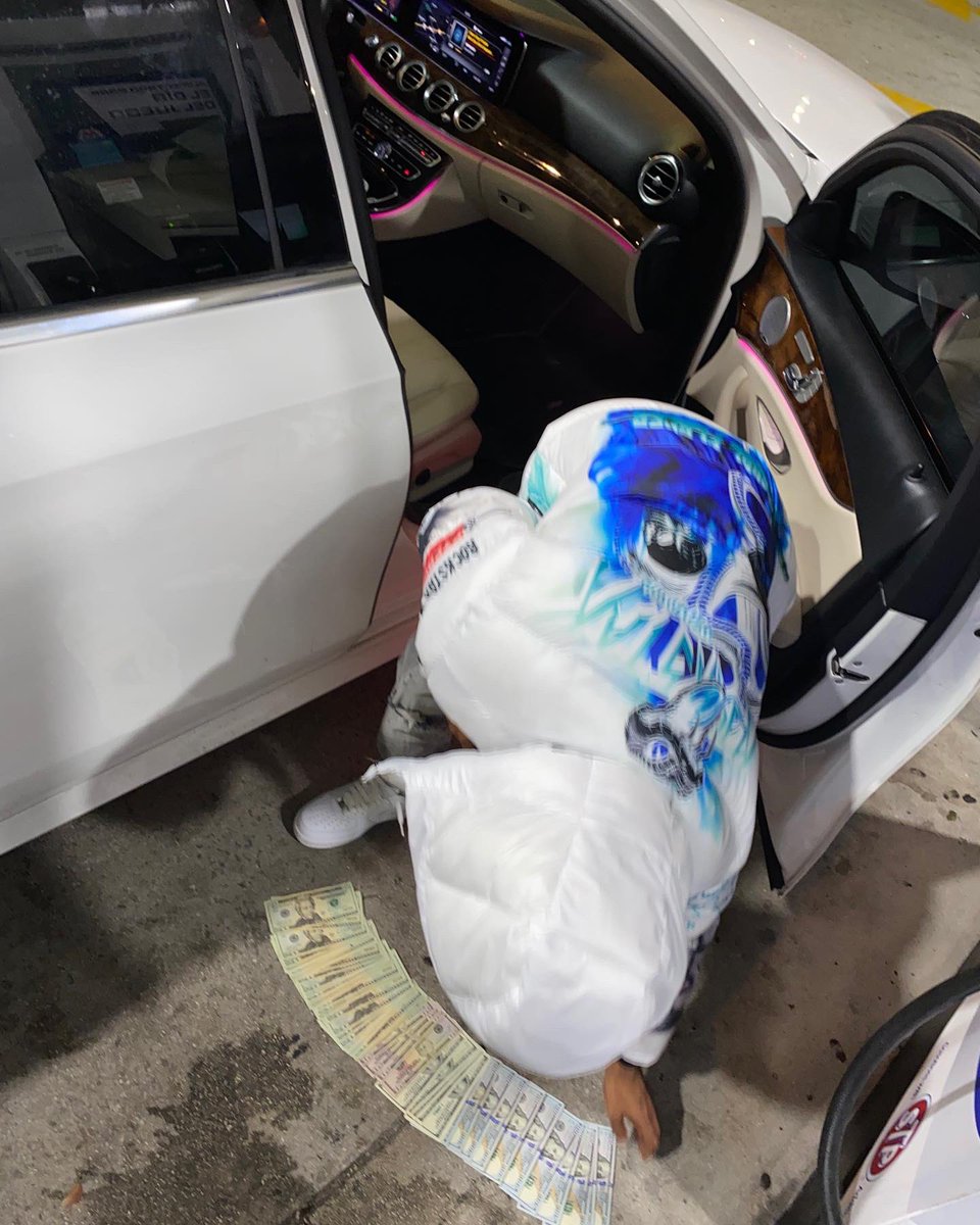 fourwaymccoy's tweet photo. YBKJEFE IM 22 &amp; 🆙 4️⃣EVA HAVIN ♻️♻️🥷🏾 25-2-11 https://t.co/nJWuyj0R8k