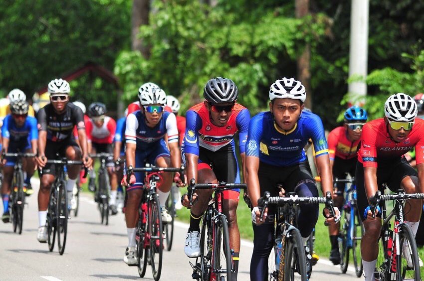 nsblackpanthers's tweet photo. Kedudukan Terkini #JelajahNS2021 Peringkat Ketiga

Sprint 1- Kundur (Km 40.7)

84-Mohamad Faisal Izuddin (Terengganu)
19-Zulhelmi Zainal (MSN)
50-Muhammad Riadz Abdul Malik (Perlis) https://t.co/iaowaHd7ZI