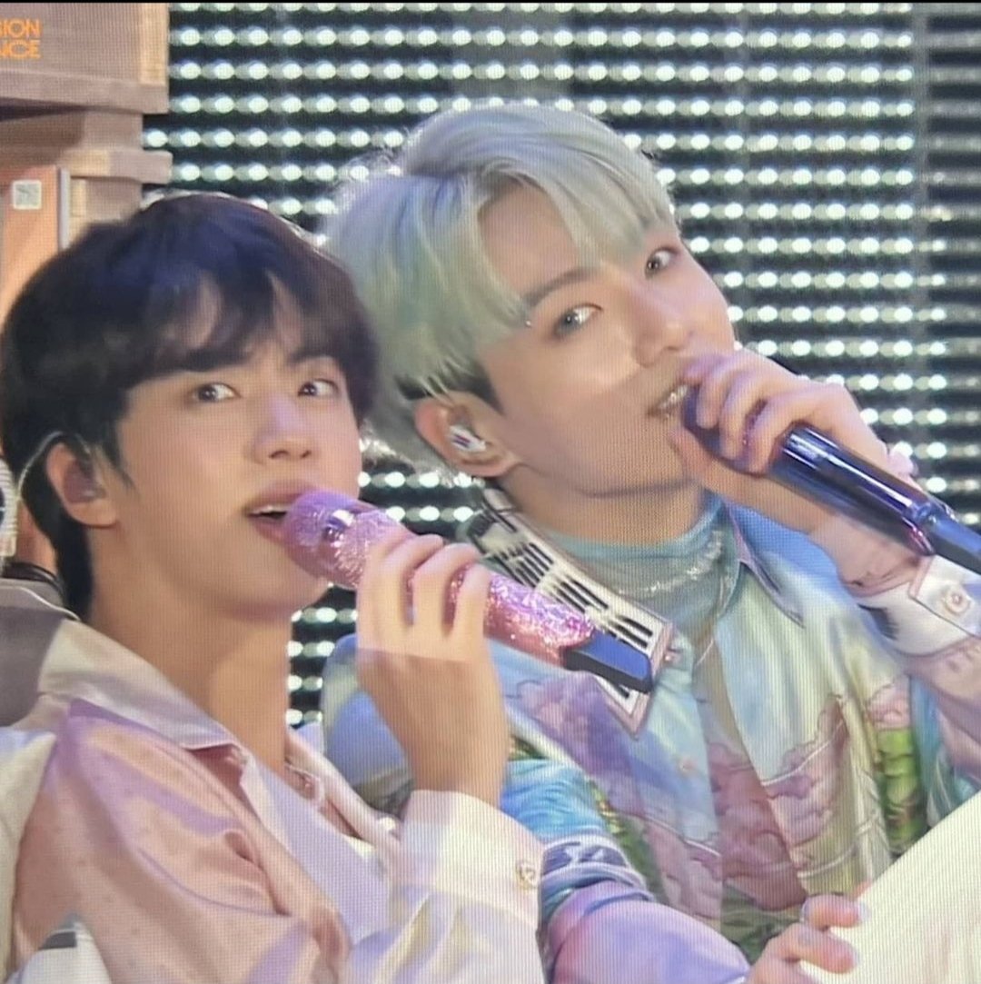bamjinkook's tweet photo. Jinkook you need to be REAL not to be PERFECT... I hope soon you choose your own happiness, before others do... https://t.co/lMIoPHJjAA